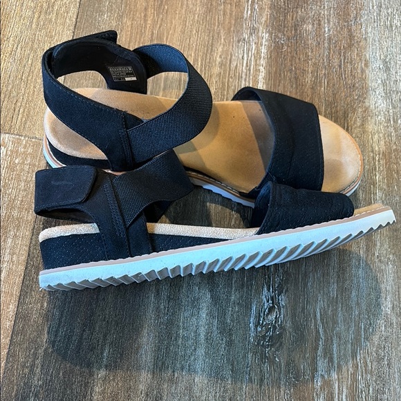 Wide Fit Black Sandals - Picture 4 of 5